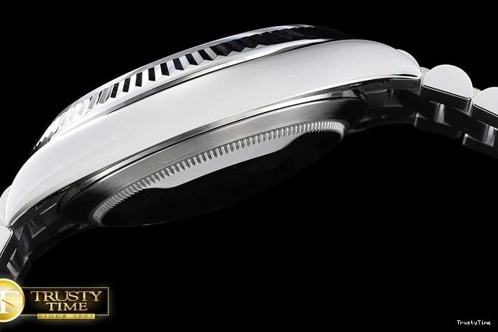 0203 RDD0206C – DayDate Trendsetting 670